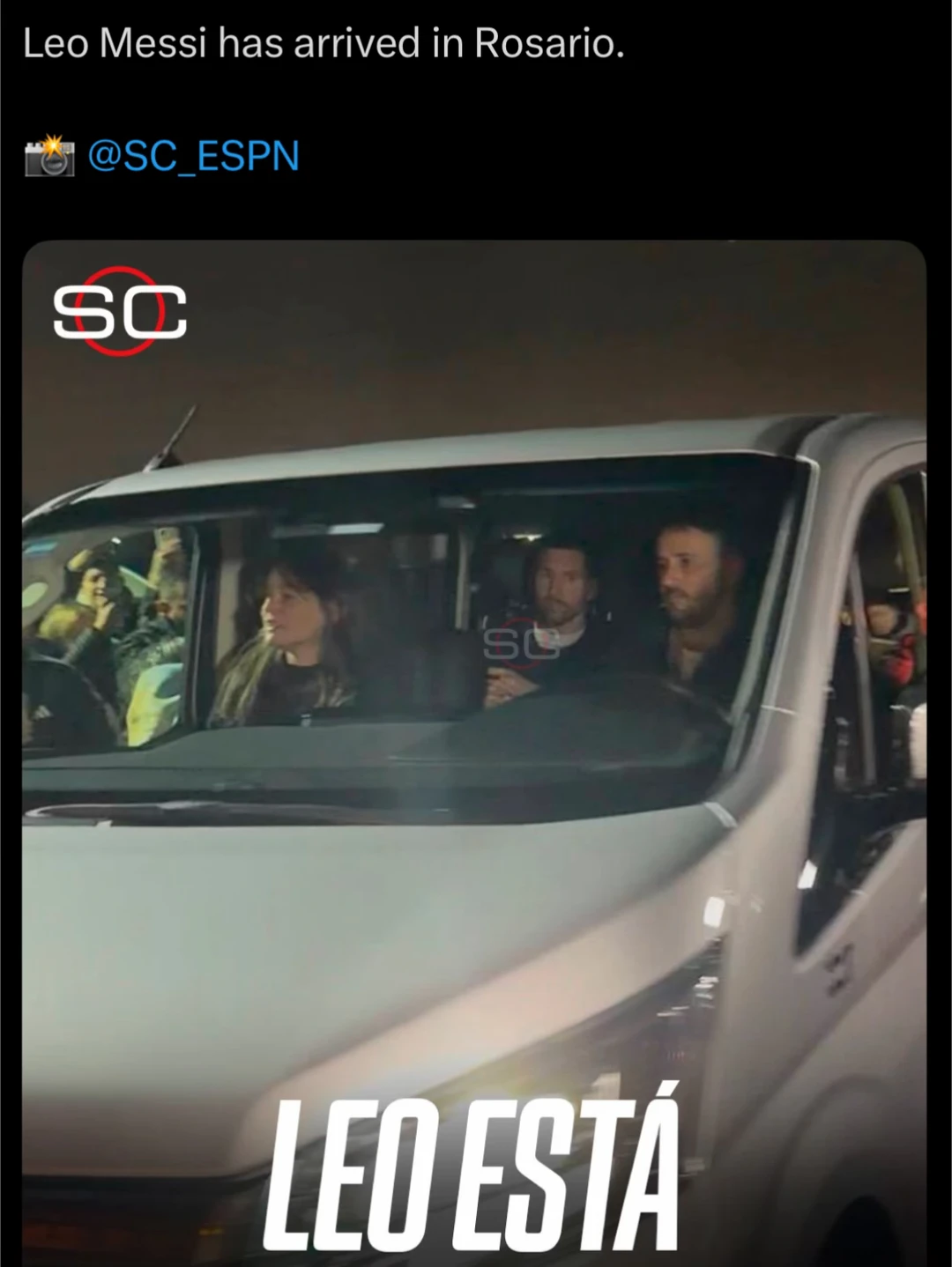 抵达罗萨里奥的梅西🚗