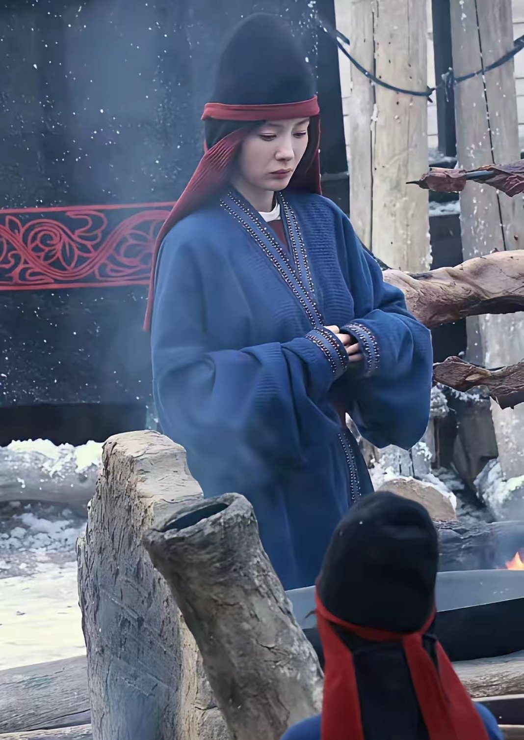 杨幂开始尝试不同风格，起码不用一直陷在偶像剧里。 