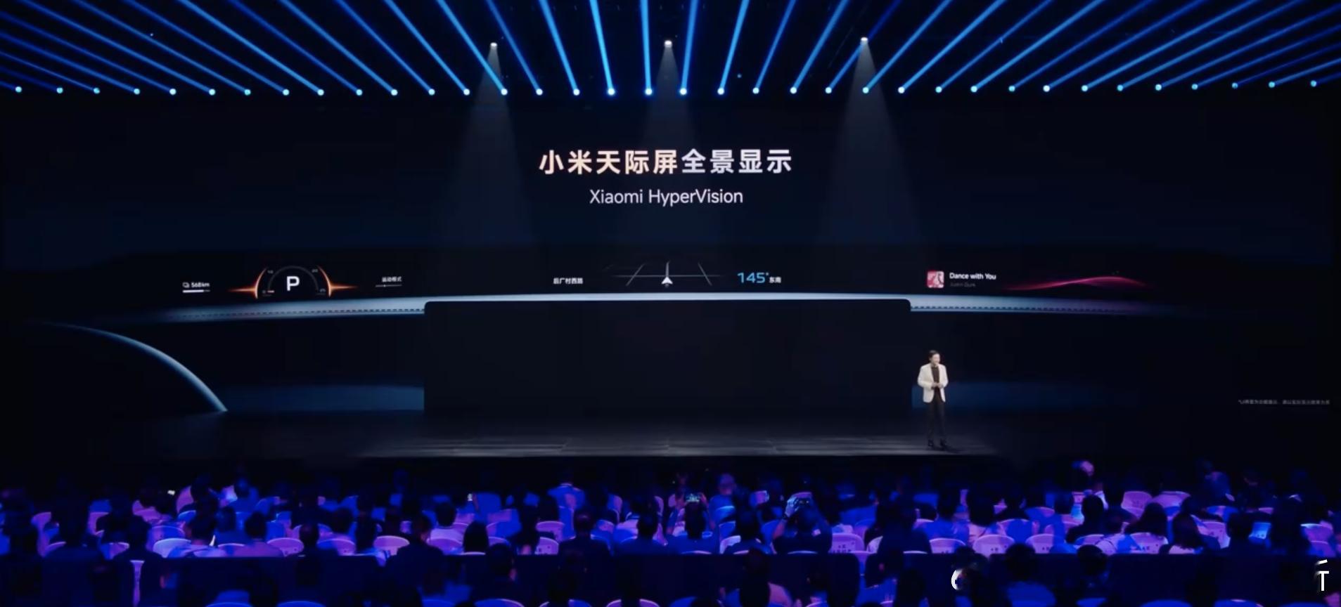 小米YU7 前排用上了天际屏。用了3块Mini Led屏，反投到风挡下的黑区。新