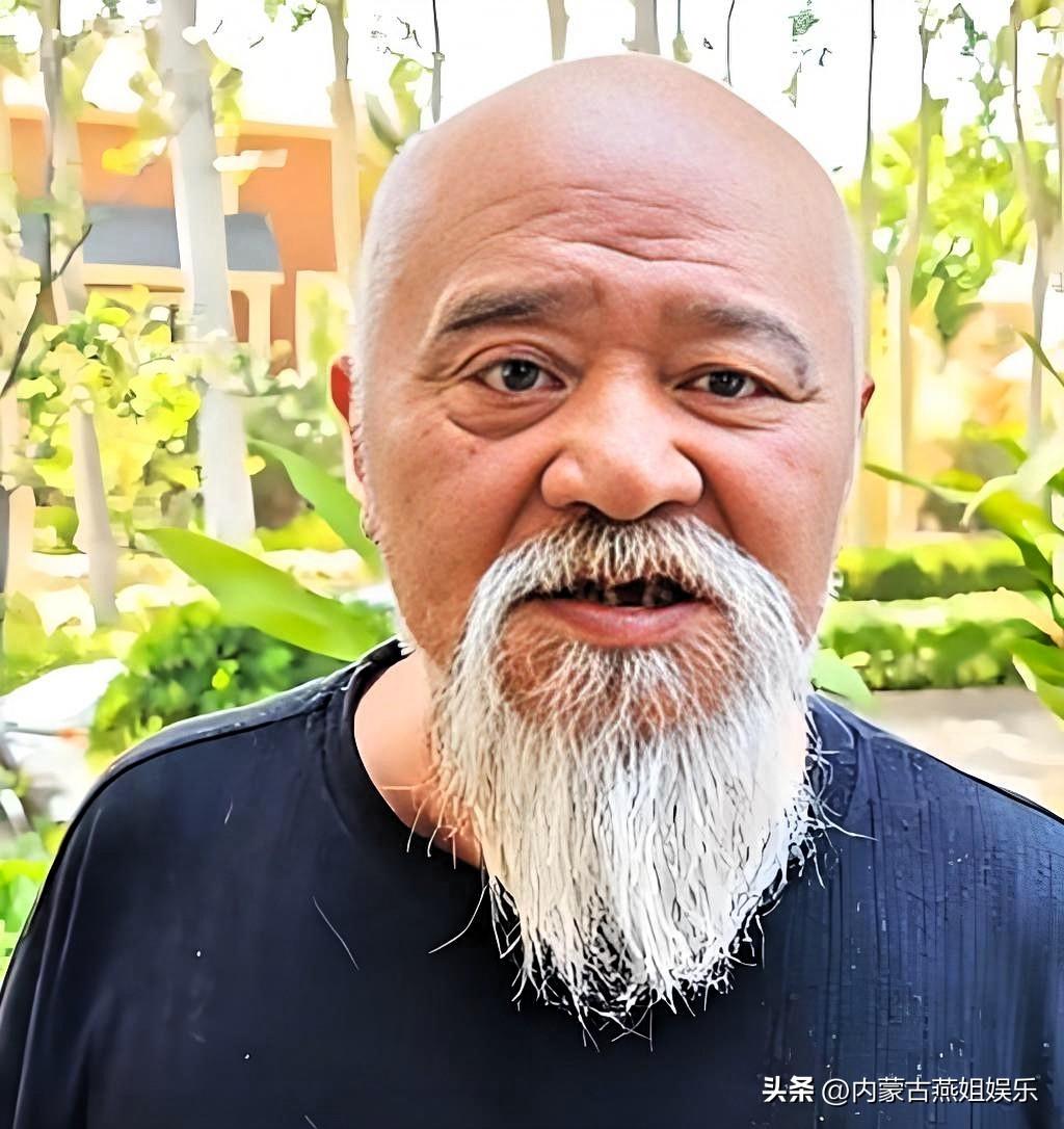 71岁的李琦凭“牛大爷”火遍全国，可私下烟酒不离身，状态堪忧，这究竟是为何？
