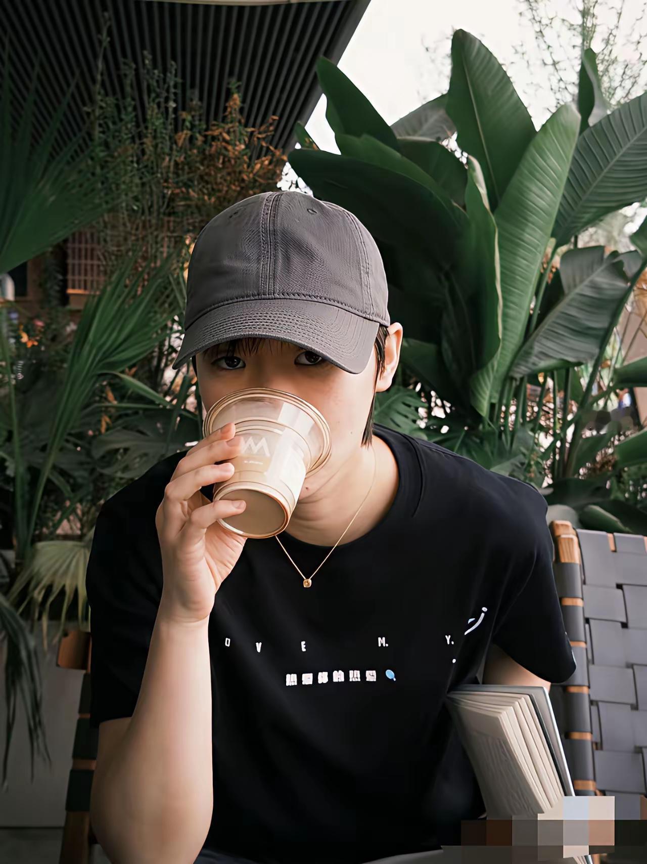 王曼昱晒幸福了！

这是鳗鱼结束伦敦团体世乒赛后第一次给网友更新动态，真好想念她