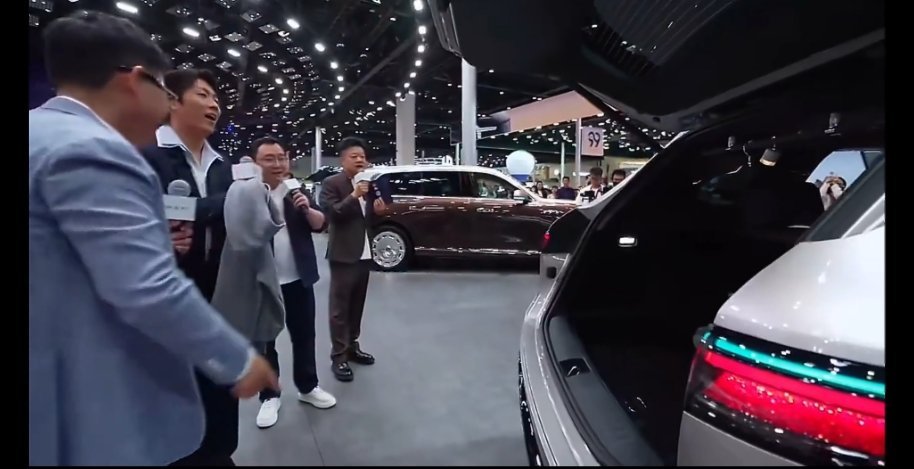 王天放空降北京车展现场视频王天放状态真的好好，真的太帅了，对相关的几个问题也比较