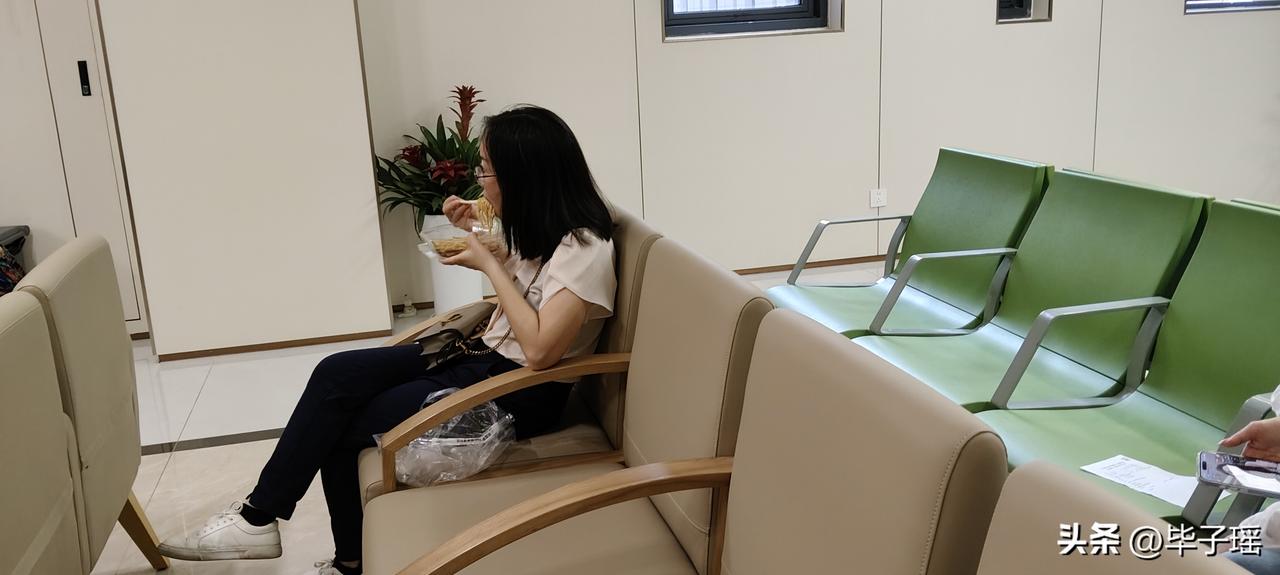 今年40岁，宫颈癌康复两年了，2024年3月份做的子宫和卵巢双切除，同年9月份结