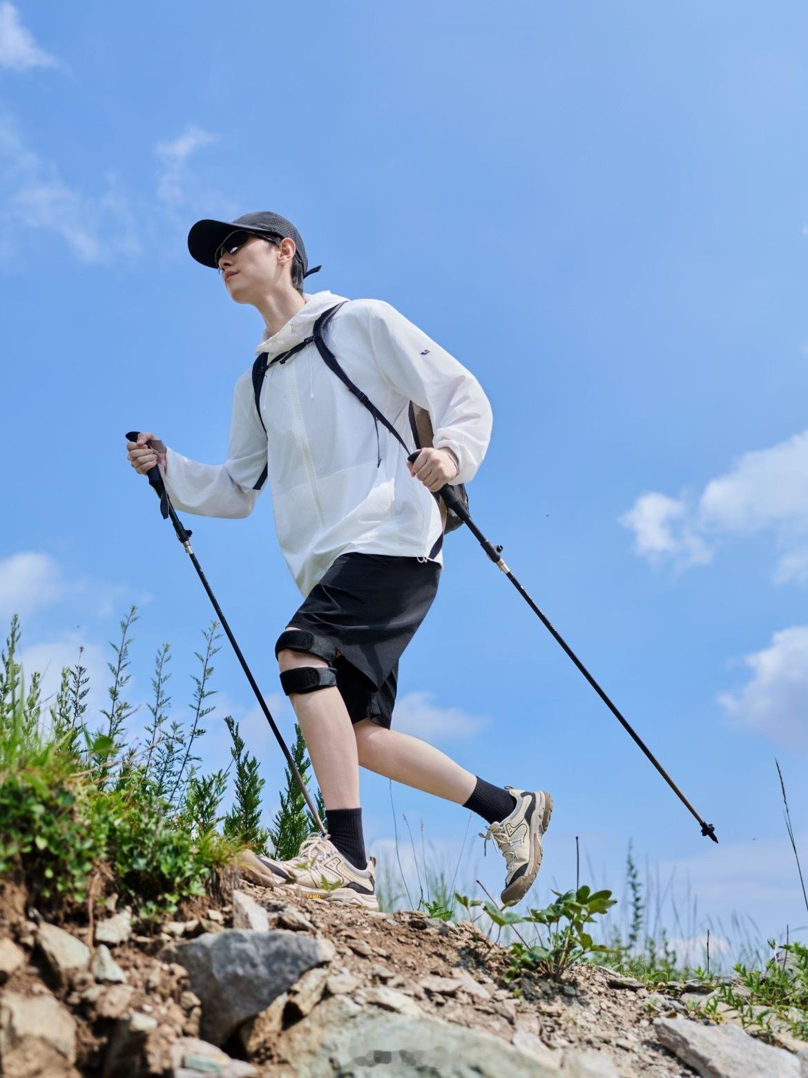 突袭！点赞抽一个理想商城的碳纤维登山杖，祝大家健步如飞，如果和我一样腿脚不便的，
