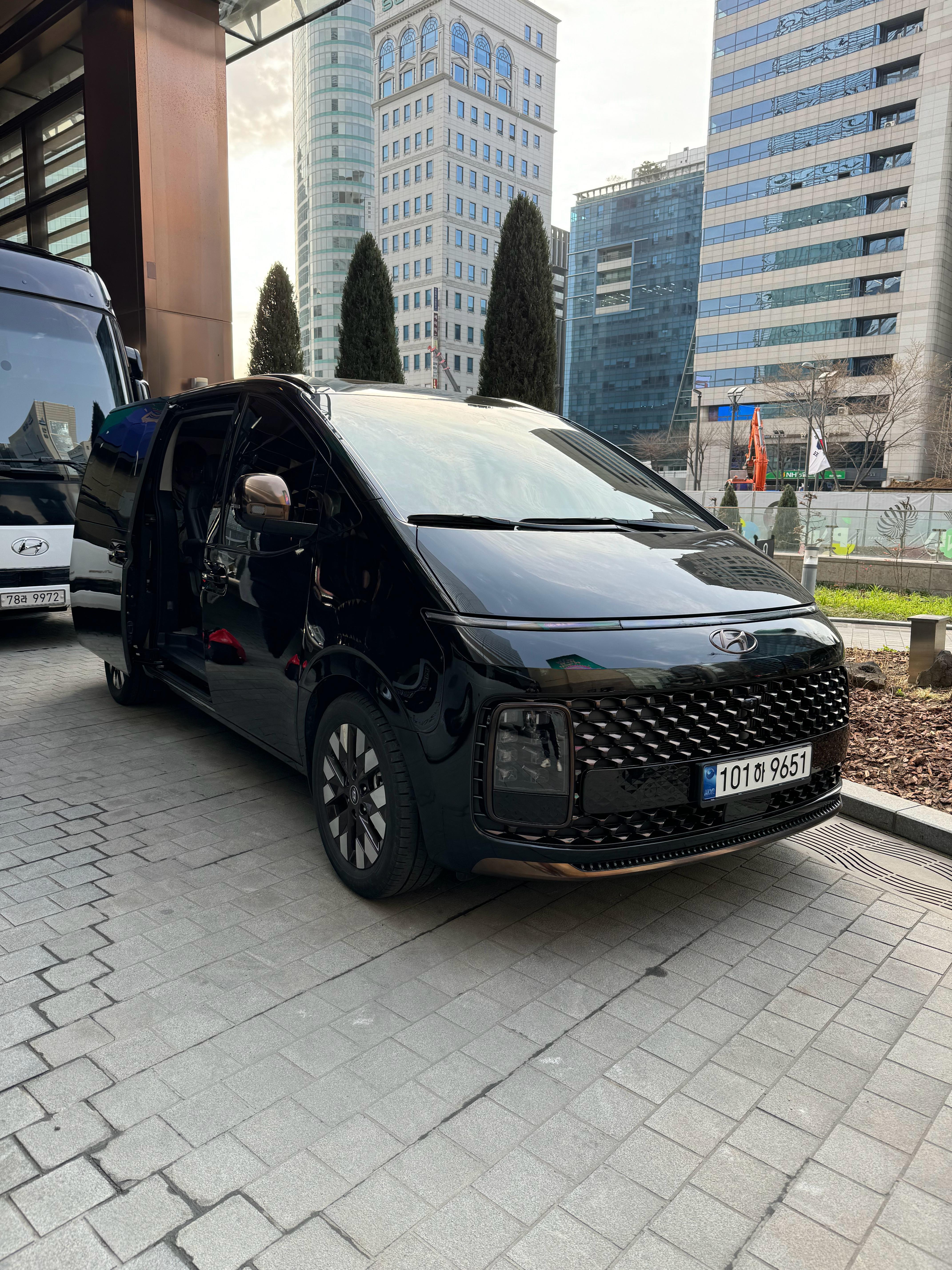 坐韩国现代Mega，一会儿去跑韩国INJE speedium麟蹄赛道，这赛道，此