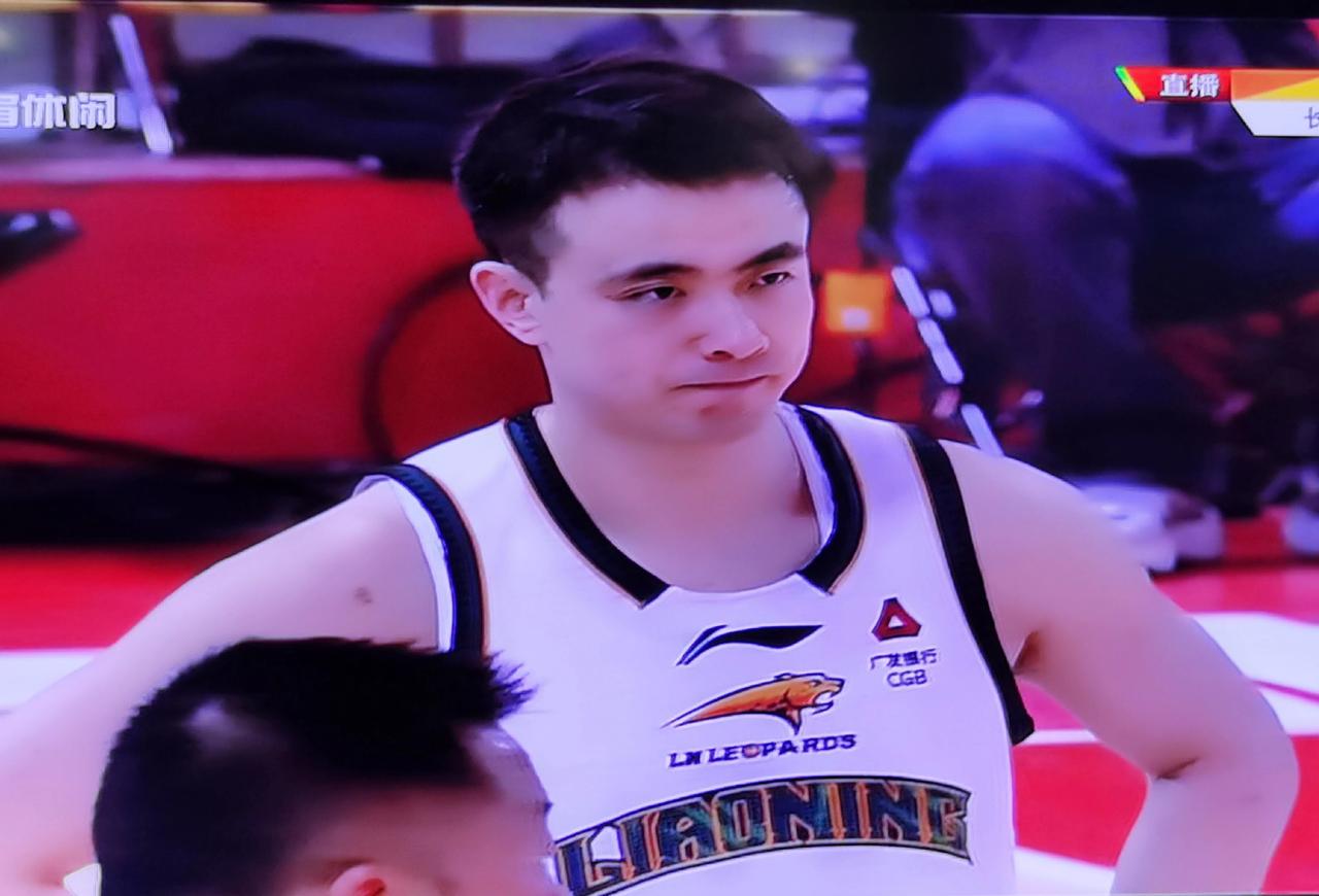 今晚，10人轮换的辽宁队输给6人轮换的吉林队，进军八强之路举步维艰。
乌戈在用人