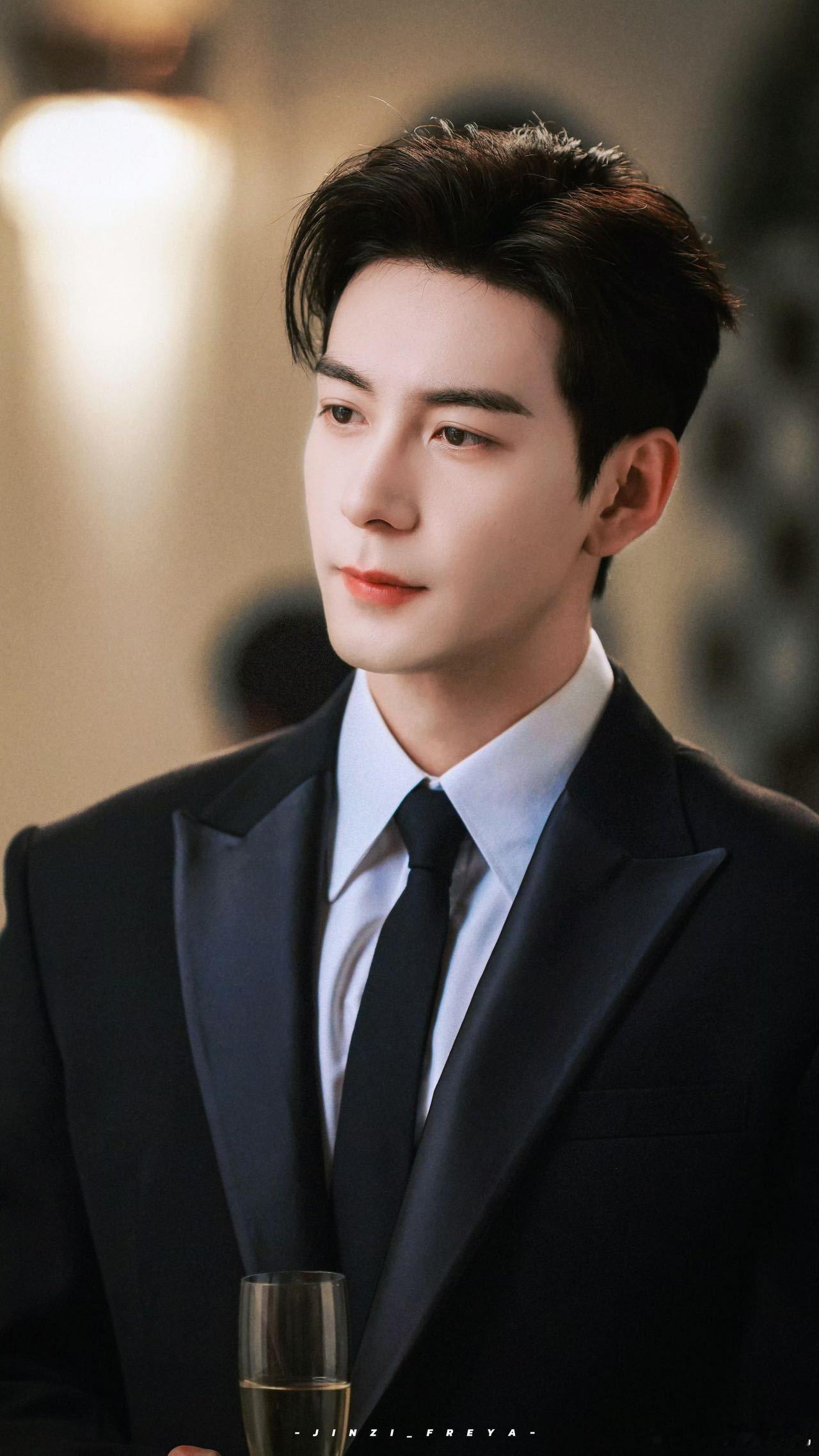 陈星旭这男友力当我对象免试入学 《轧戏》第 19 集肖稚宇高能上线！陈星旭把角色