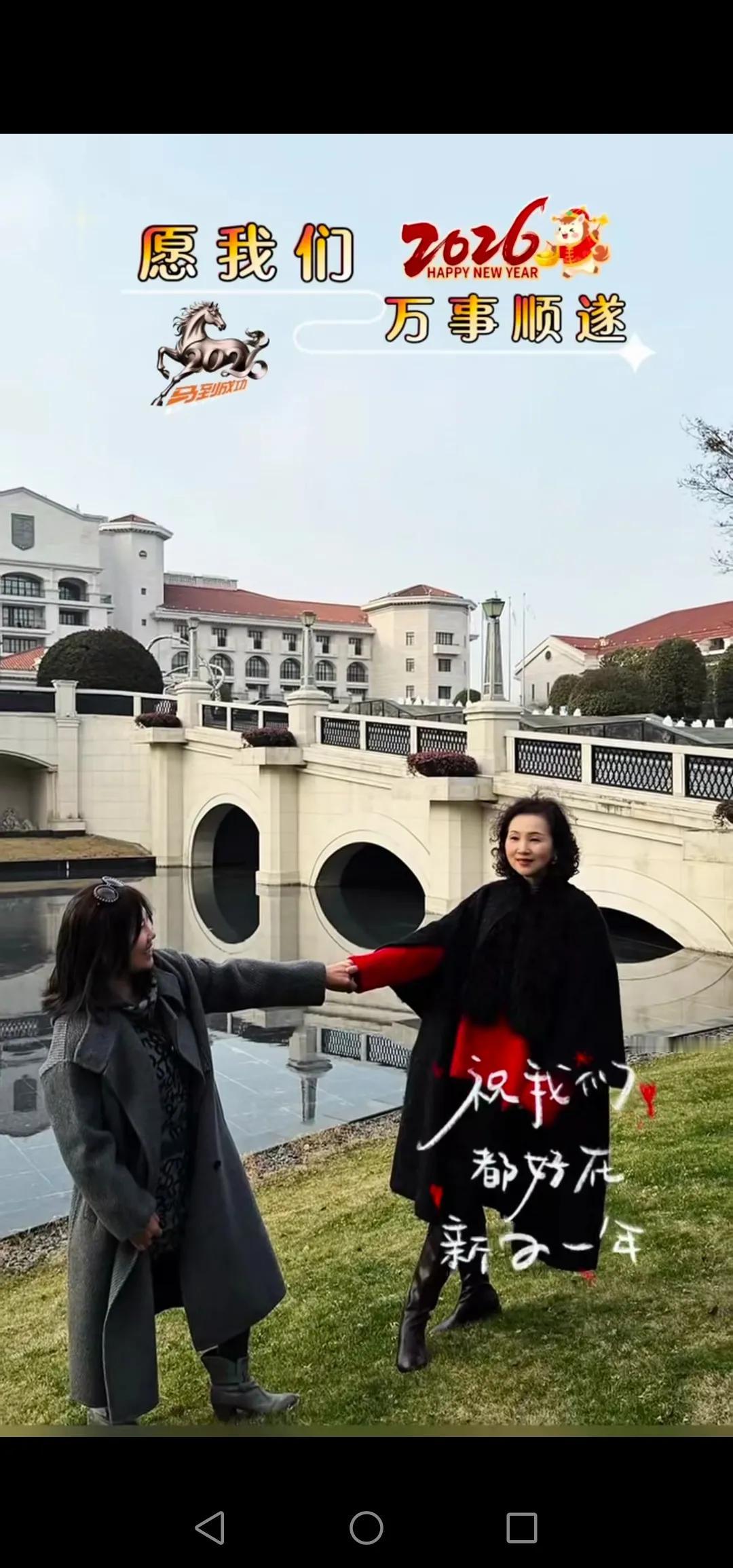 今日，阳光正好，微风不燥，恰逢老队友孙子的百天之喜，老友们纷纷赴约，共赴这场温暖