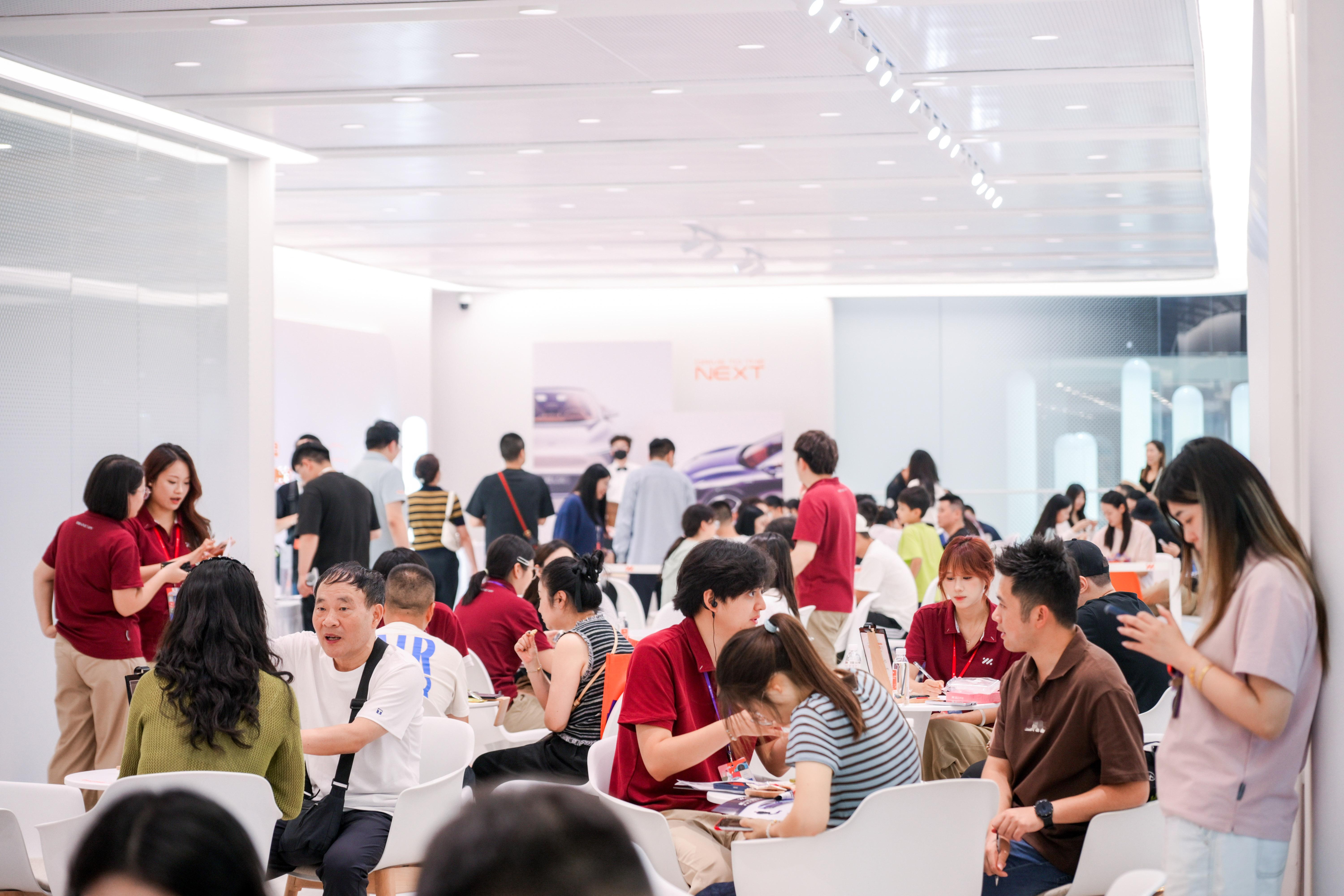 买增程先看智己新一代智己LS6自开启试驾以来，凭借出色的增程系统和灵蜥数字底盘技