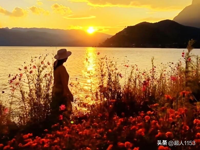 春游芦沽湖
夕阳西下

夕阳与湖水相映
美不胜收

美丽的大自然风景
山水之间夕