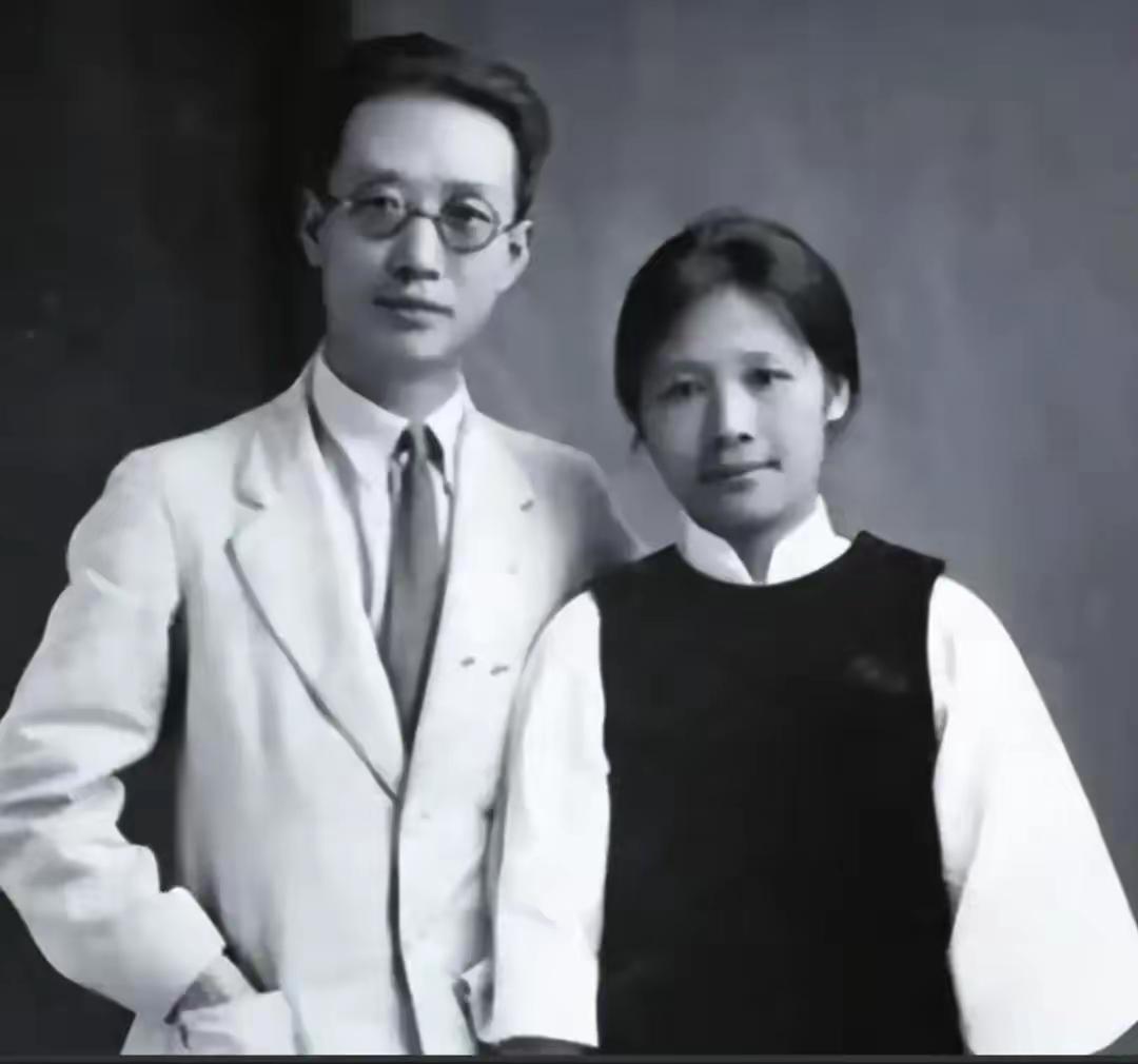 1924年，杨之华婚内，喜欢上了瞿秋白。为了和他在一起，她竟带着瞿找丈夫坦白。没