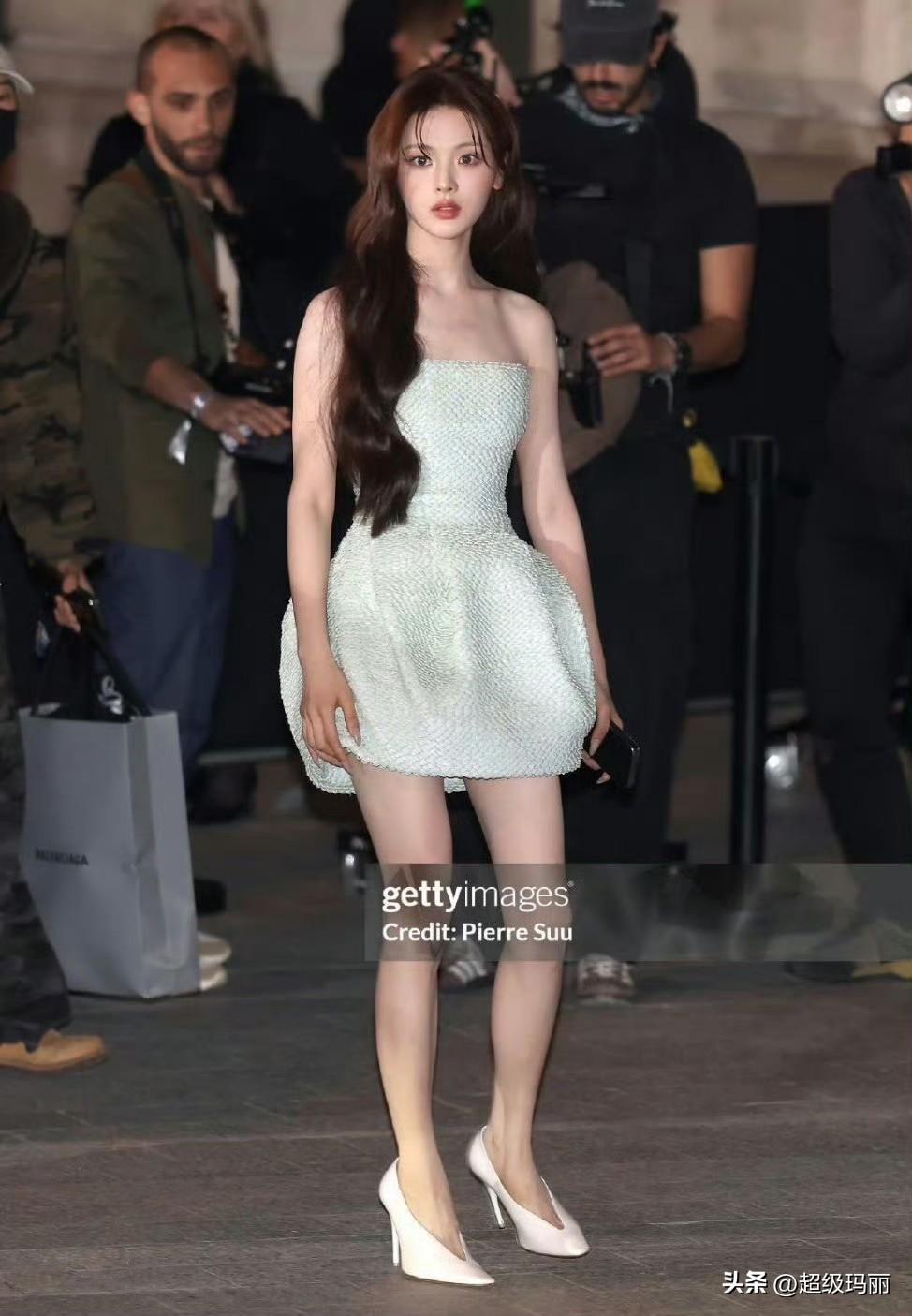 杨超越、章若楠、陈都灵、袁一琦的时装周G社生图 ​​​，大家更喜欢谁的造型？女明