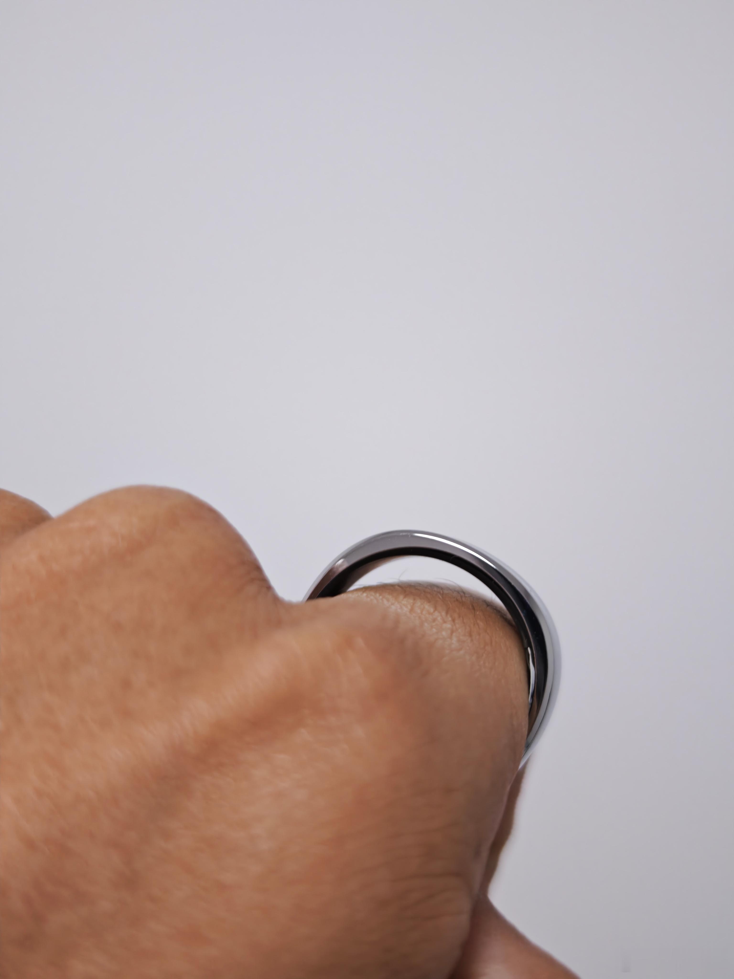 推荐的智能戒指戴了几天了，感觉性价比比较低，主要就是用来监测睡眠+当个装饰，别的