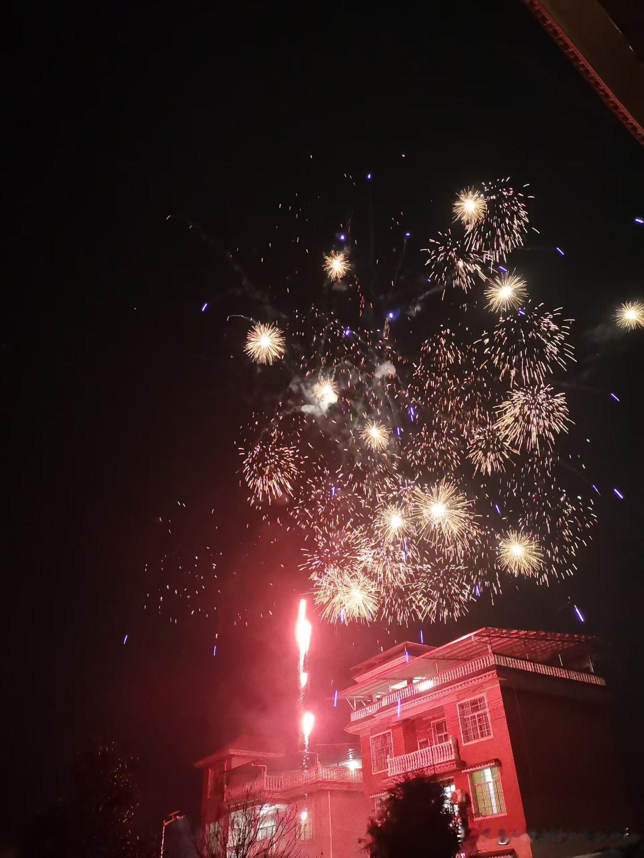 有没有人跟我一样
现在发个朋友圈
发了删，删了又发
有时是想让人知道你的存在
有