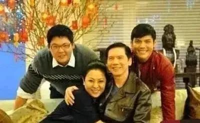 有这样的父母向佐兄弟俩好幸福哦，向太夫妻不仅恩爱有加，还家财万贯，是家和万事兴的