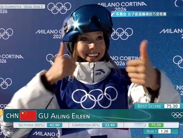 谷爱凌化险为夷晋级决赛，她还是那个“爱上恐惧”的女孩

在刚刚进行的女子坡面障碍