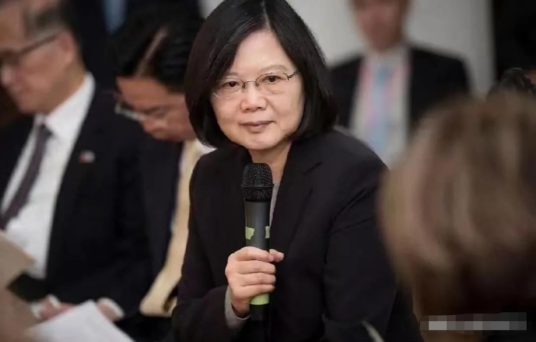 蔡英文2025年12月24日在脸书发文，向台北捷运案遇难者表达哀悼，同时提及“台