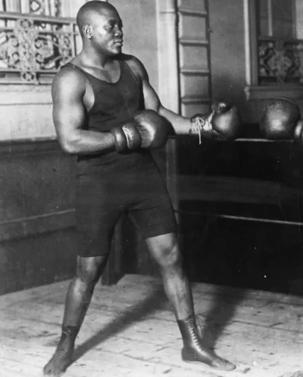 【来自投稿】1908年 杰克·约翰逊成为第一个赢得重量级拳王的黑人 