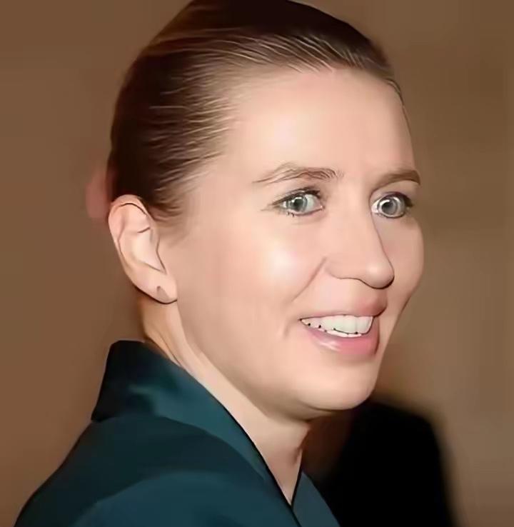 丹麦这次做得挺干脆，直接把台湾省民众的证件信息，国籍和出生地，全部从“台湾”登记