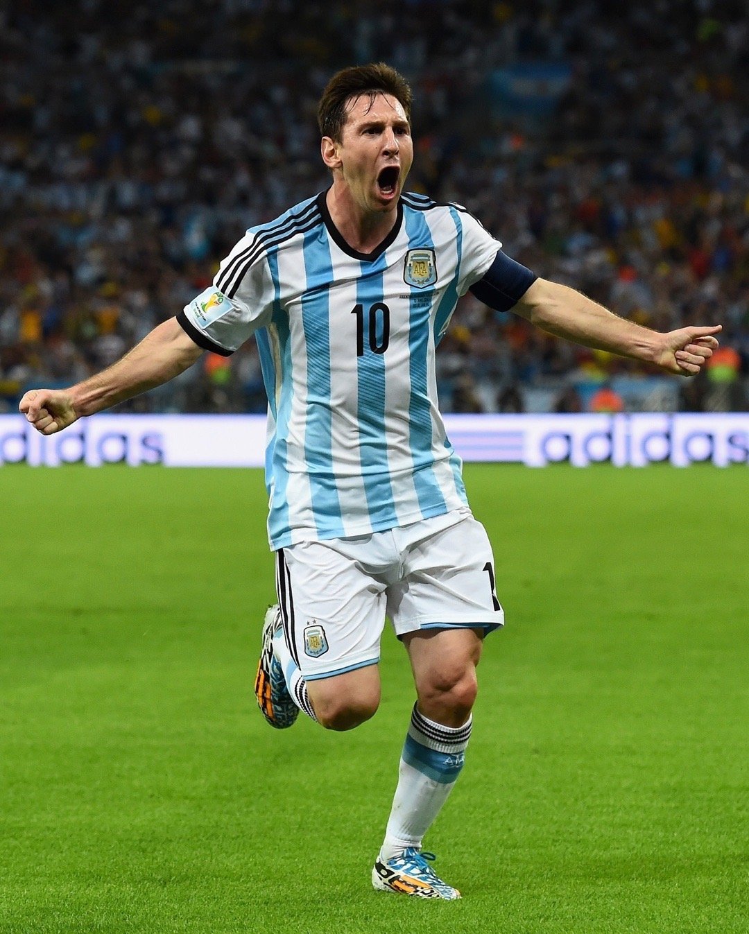 世界杯官方ins：⏪🇦🇷 2014年的梅西…#梅西[超话]# ​​​