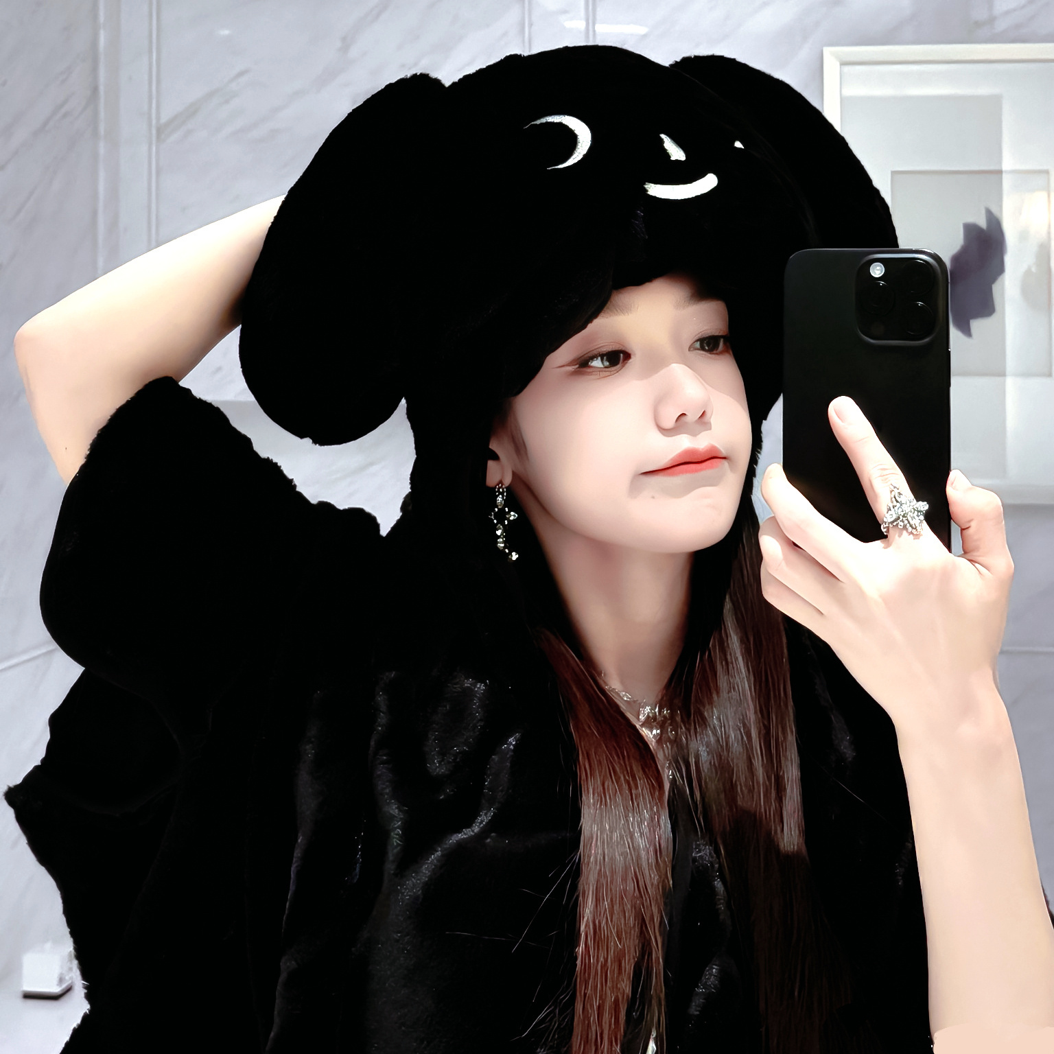 ＂浪漫的不是星座，而是独一无二的你. 希林娜依高17号音乐仓库 [微风] 