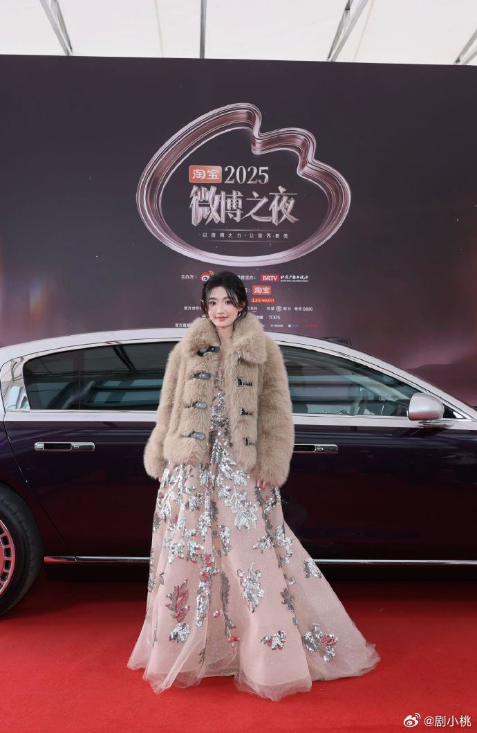 微博之夜明星首批下车生图微博之夜明星下车名场面 生图直出也太能打了！真实又好看，