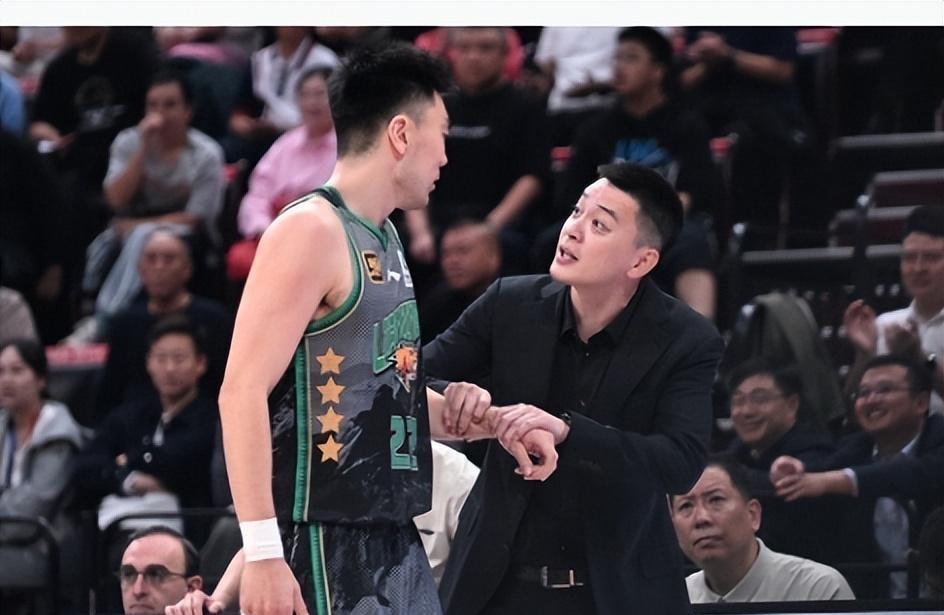 辽宁男篮在CBA揭幕战中以123-112战胜浙江男篮，但一名球员的表现却令人堪忧
