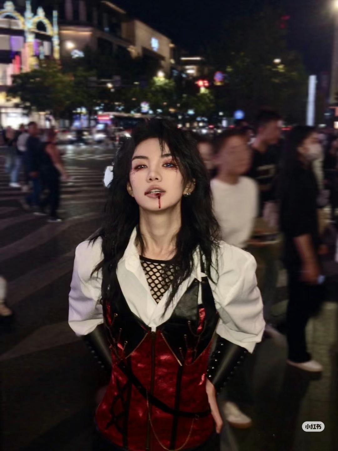 #闲鱼梗王招募#报名梗王招募了，我打算cos个神秘吸血鬼，让大家看看我的神秘气质