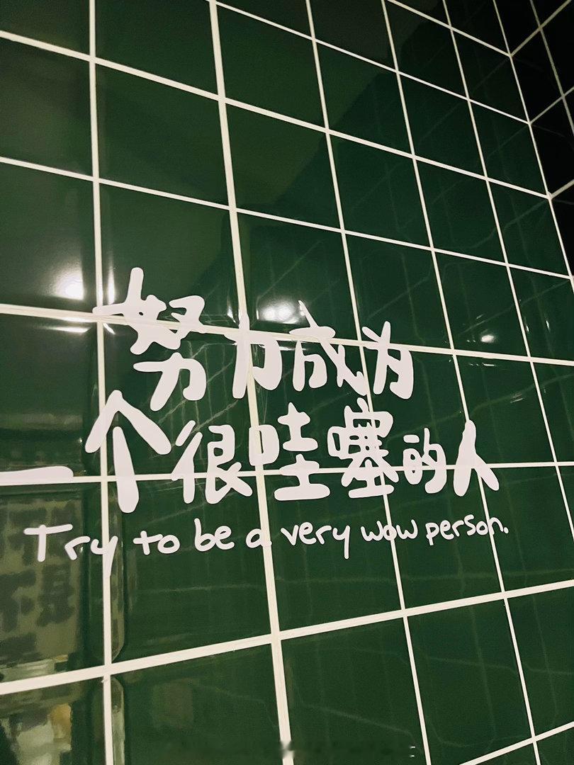星期六早上8点出门的人除了买菜的就是为了躲避人群去健身的 