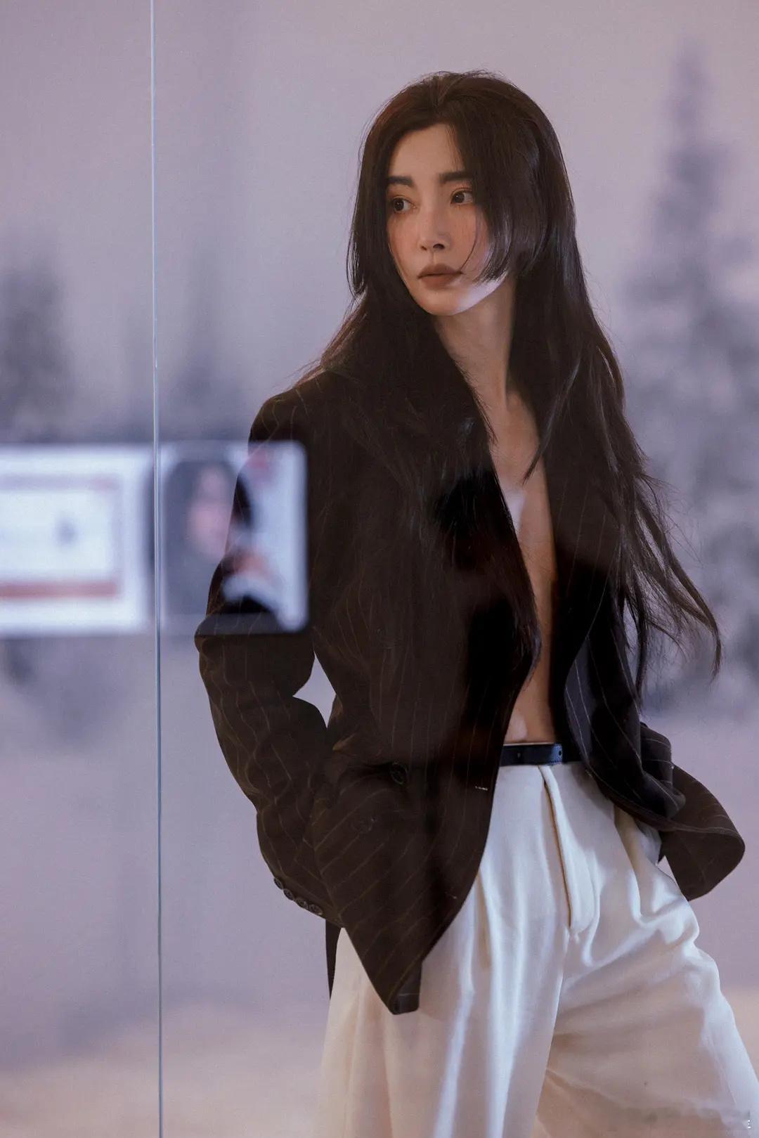 李冰冰里面是真空？真帅啊 