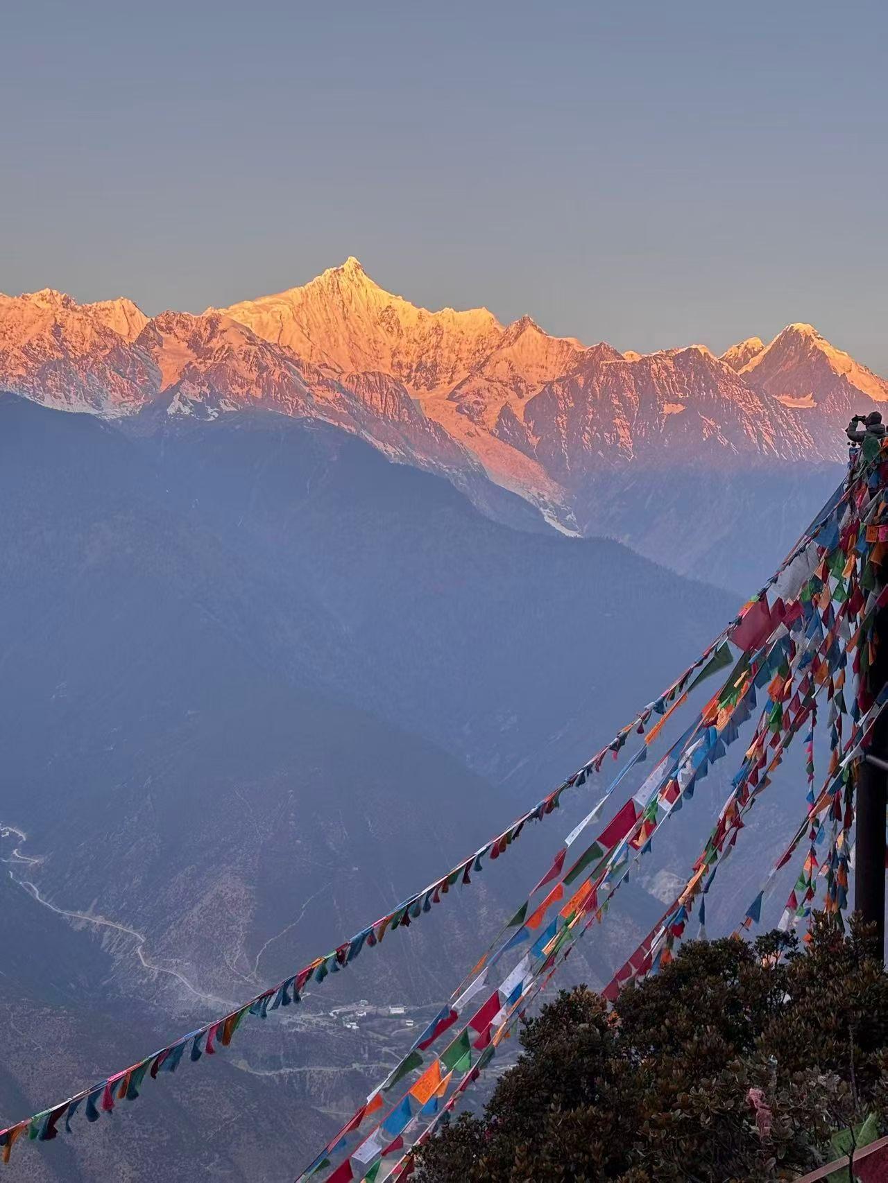 今天开始更新长篇《越山海》啦！
热点就放微头条更新啦。
喜欢的朋友欢迎点击看哟