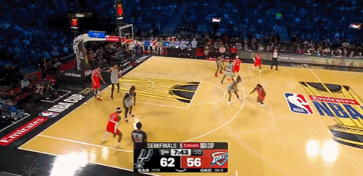 天赋！亚历山大无惧文班上篮命中！
在今天NBA季中锦标赛半决赛雷霆对阵马刺的第三