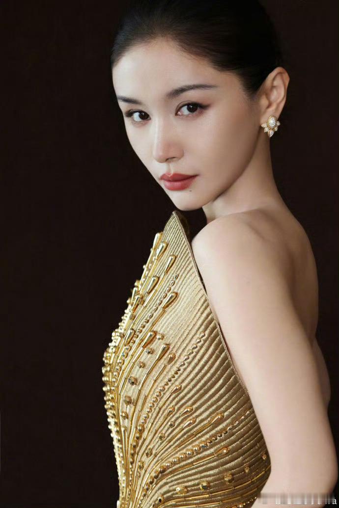 王子文演姓曲的还是如此权威王子文一演姓曲的就发狠了忘情了权威的没边啊《目光所及》