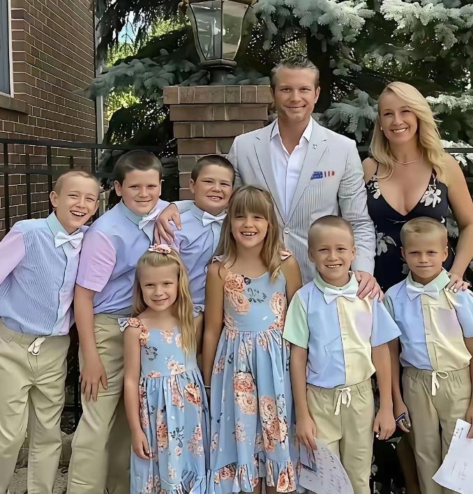 不查不知道，美国防长赫格塞思妥妥人生大赢家。
不到46岁，结了3次婚，有7个孩子