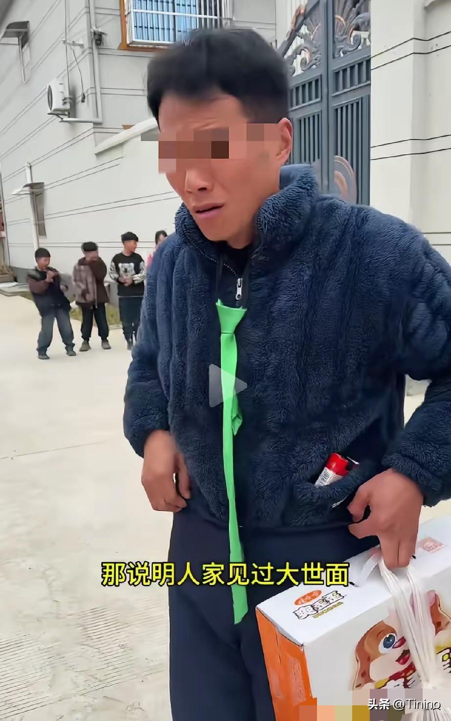 相亲得知女方带4个孩子、四个不同姓氏，男子当场懵了，表示不敢接盘

一名男子前去