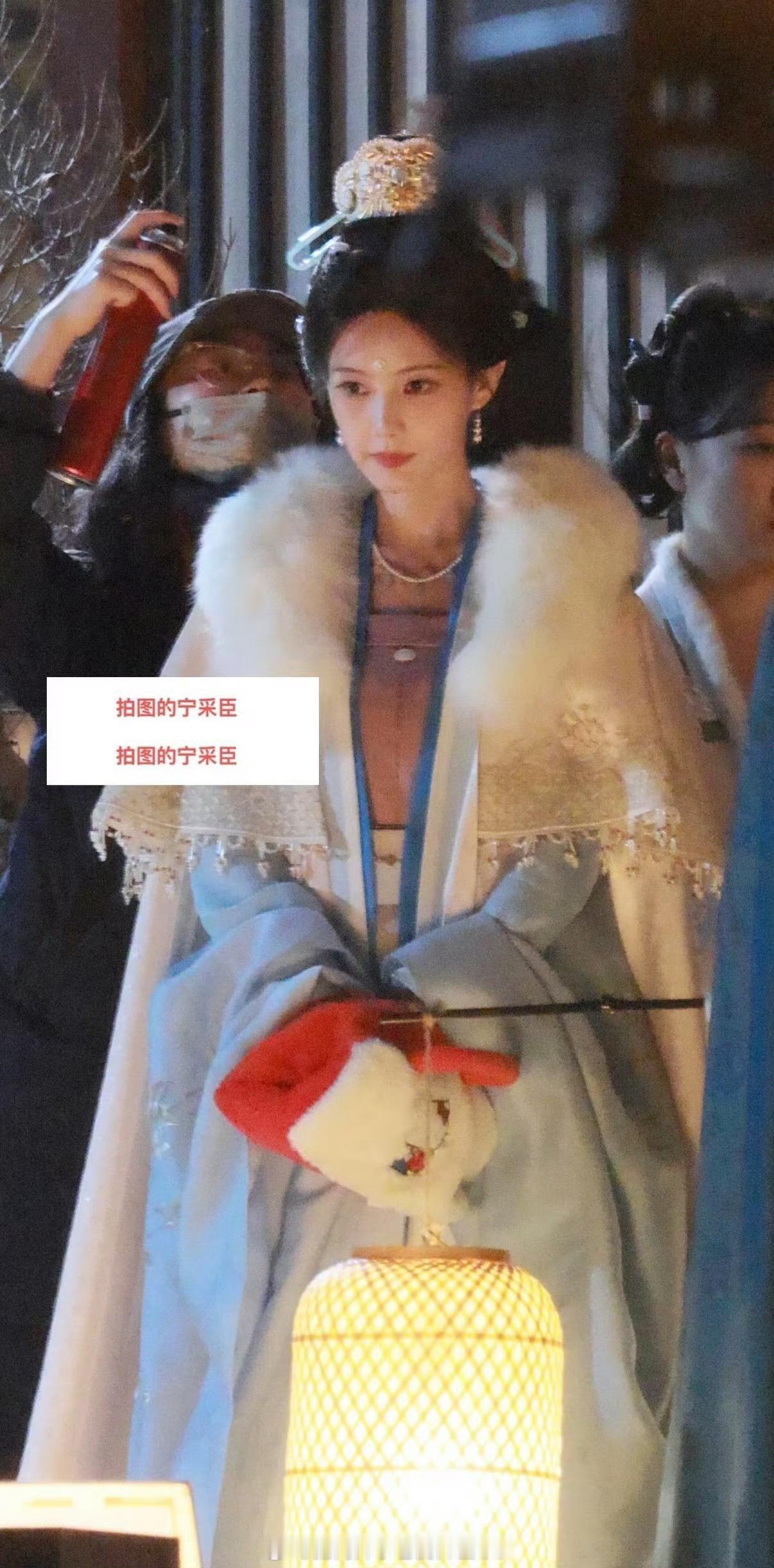 第一个造型看起来是走宋制～～～🍃🍃🍃李一桐 《金枝》陈雀儿☽ 紫衣+白斗篷