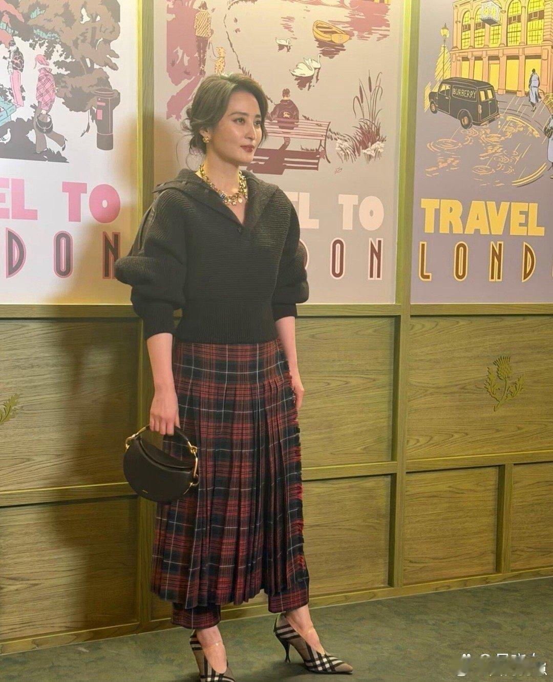 蒋勤勤的生图太能打了！优越骨相清晰可见，立体轮廓自带高级感，这颜值简直绝了～ 