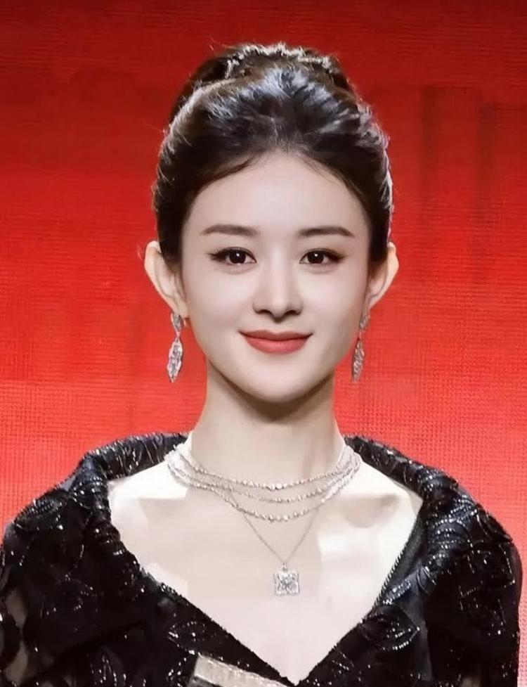 离婚后，赵丽颖彻底“杀疯了”？3年3部爆款，冯绍峰真不后悔吗！
这女人到底什么体