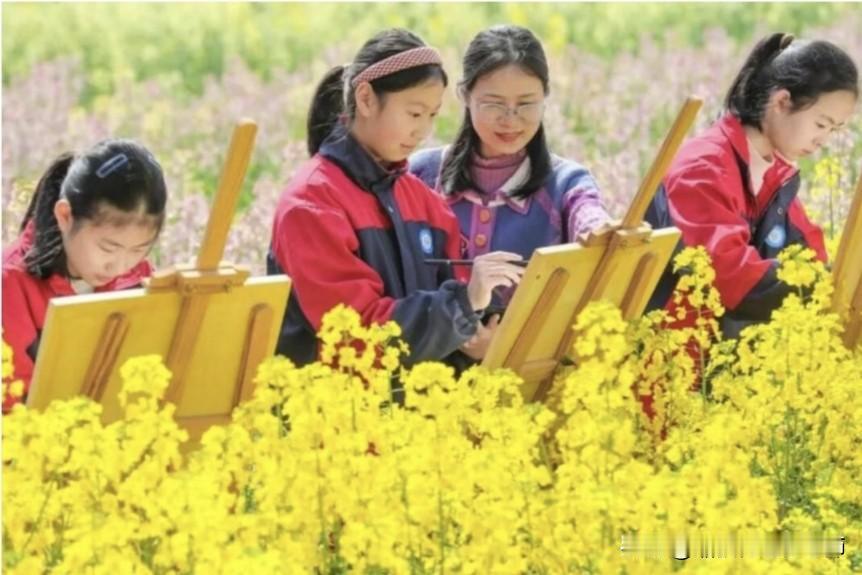 以实践铸素养，以社会育新人——评《实践育人：将社会大课堂变为核心素养的锤炼场》