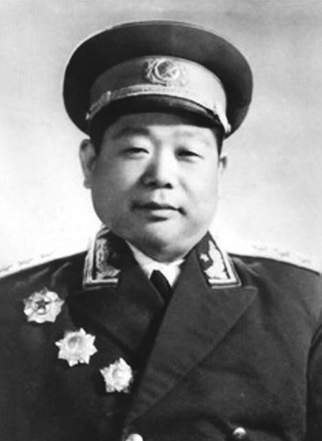 1937年，陈锡联偶遇一个从鬼子机场逃出来的老乡，竟得了个“大秘密”，晚上就揣着