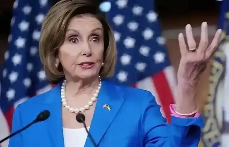 美国打伊朗后，佩洛西发话了！
 
佩洛西的态度那叫一个鲜明：总统先生，你想打仗？