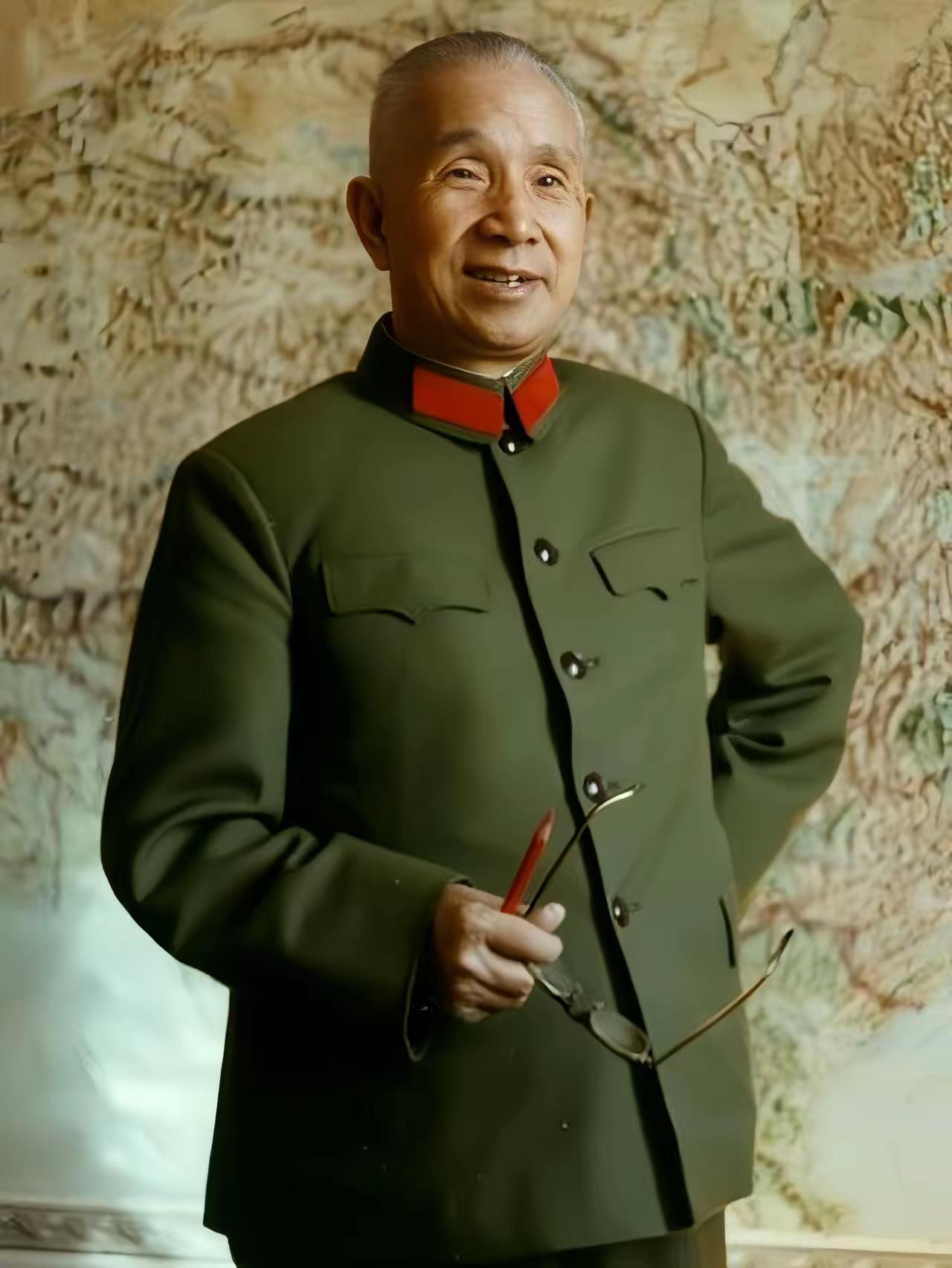 粟裕是我们的军神，他击败了包括黄百韬等在内的国民党十大名将。
        黄