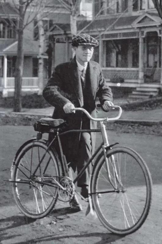 1918年，徐志摩前往美国留学，一年花费相当于普通人50年的收入。

那时候，从