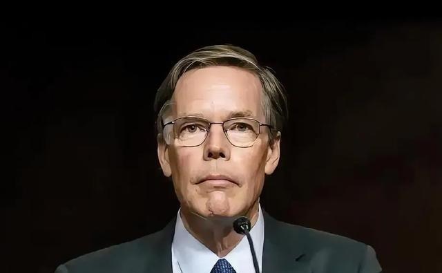 美国驻华前大使伯恩斯说，“中国是可敬的对手，中国已经不是美国两党所认为的缺乏创新