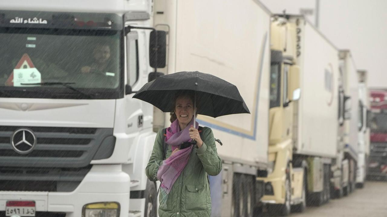 埃及电视台“开罗新闻”：位于加沙地带与埃及边境的拉法口岸正式恢复运行

俄罗斯卫