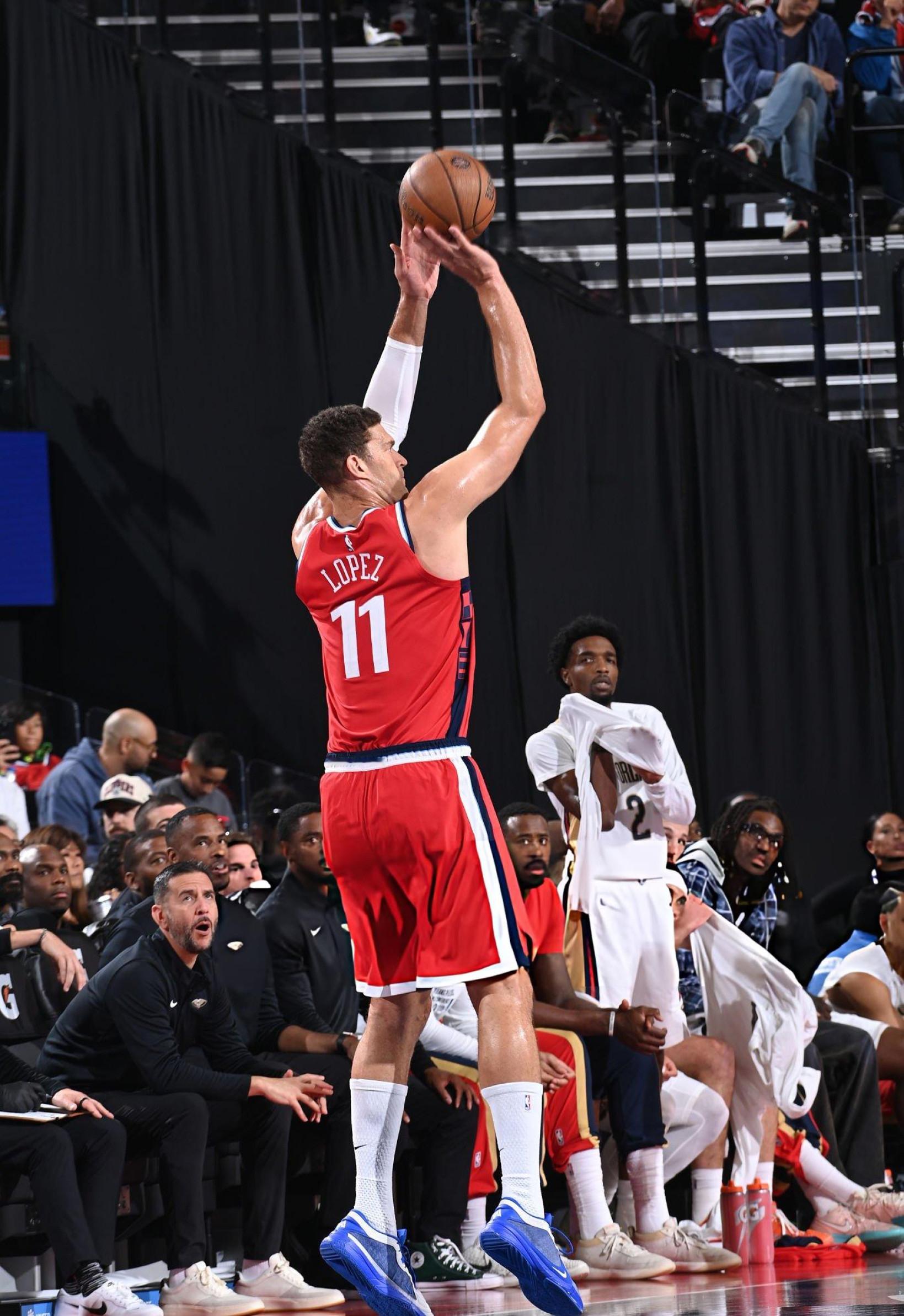 来自我私信：拔了保罗这个毒瘤，快船开始扬帆起航了哈哈哈，保罗把大洛坑的太惨了。新