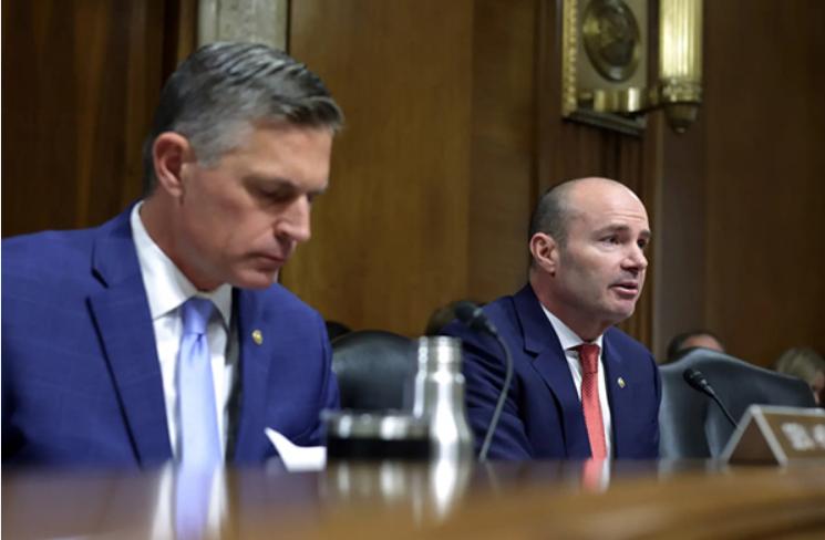 就在特朗普准备开启北京之行的敏感时刻，华盛顿又抛出了一枚重磅炸弹。共和党参议员迈