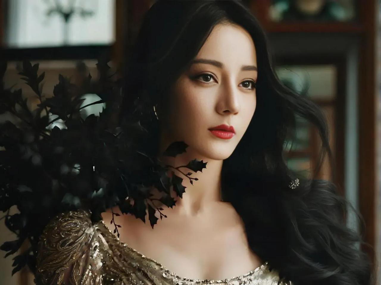 话说回来，每个人心中的女神标准都不同嘛，你为什么会这么问呀？是不是你也超级喜欢她