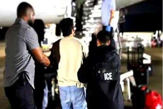 美国急眼了！5 月 5 日路透社曝出，美国现在逼着中国接回 3 万多名被下了遣返