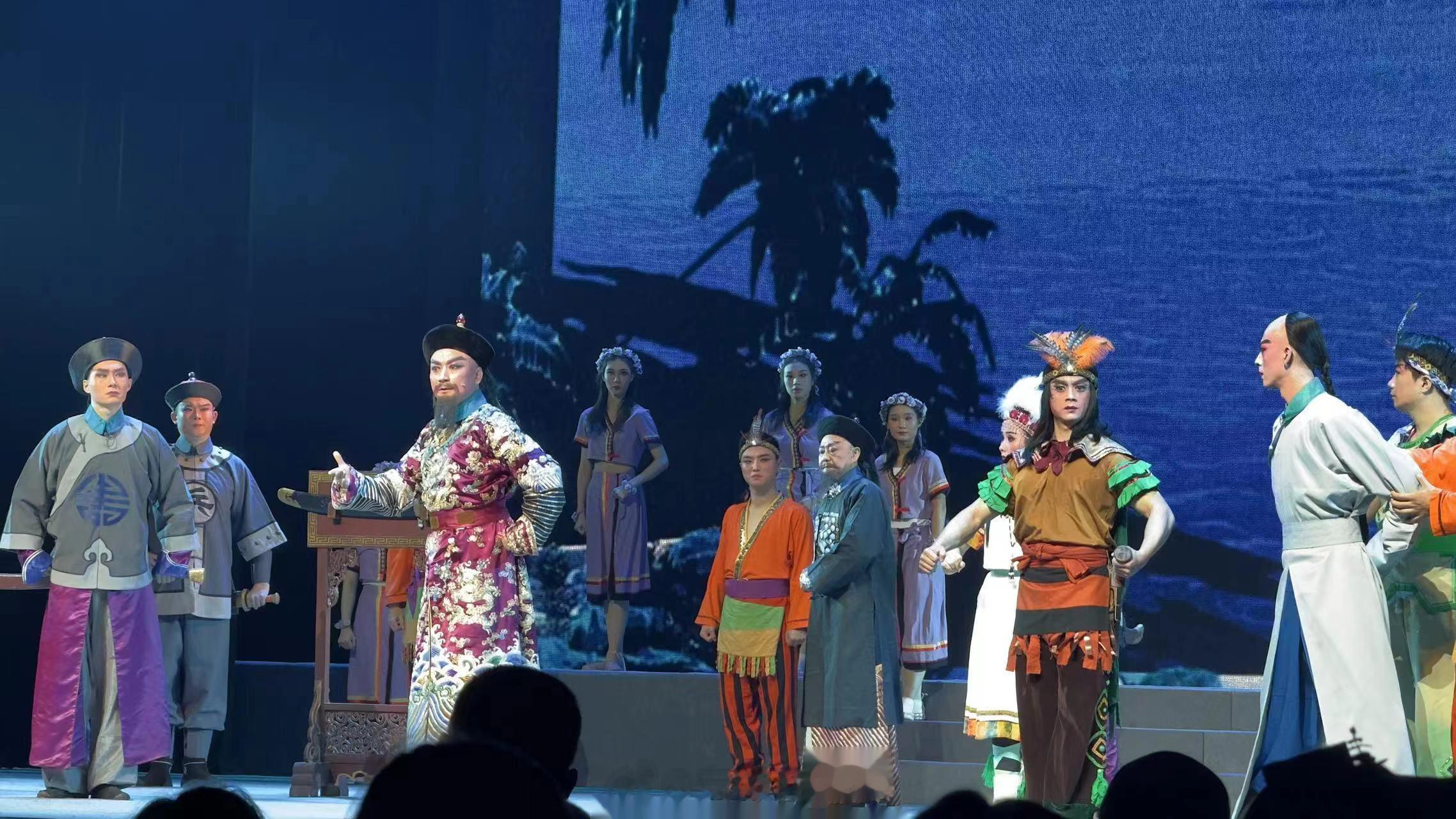 【大型徽剧《刘铭传》唱响北京长安大戏院】11月29日晚，大型徽剧《刘铭传》唱响长